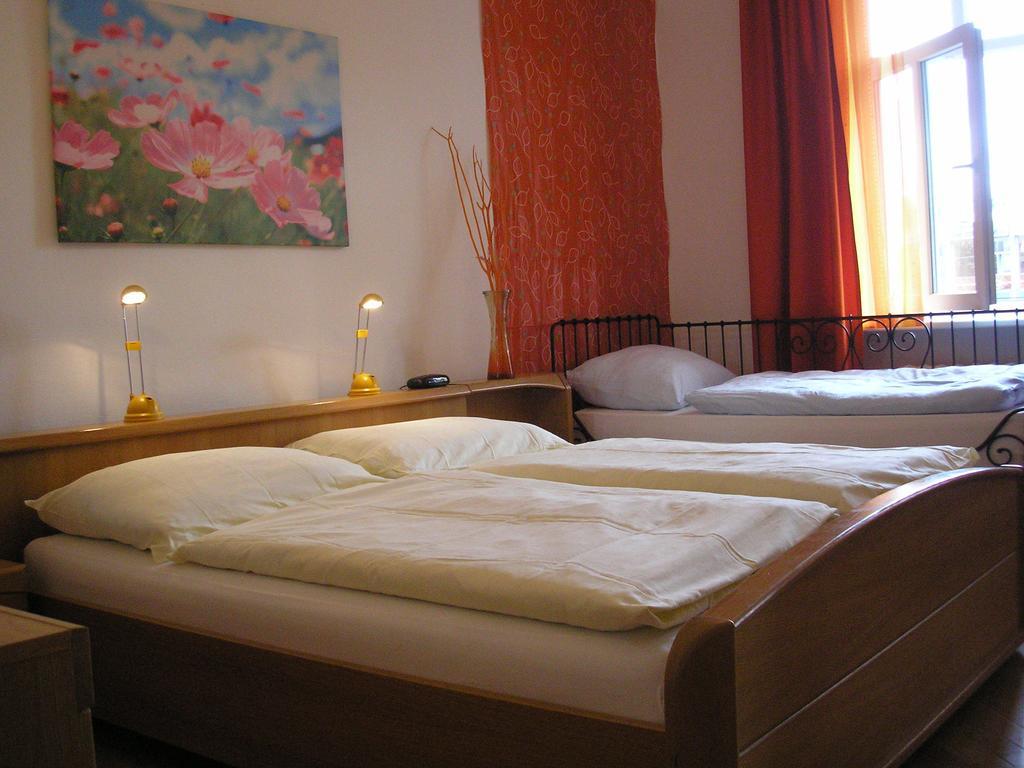 Apartment Riverside - River View Bratislava Ruang foto