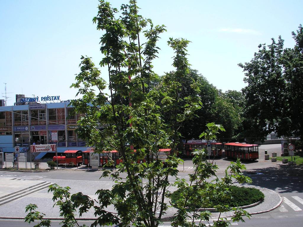 Apartment Riverside - River View Bratislava Ruang foto